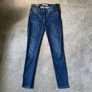 Dark wash 711 skinny Levi jeans